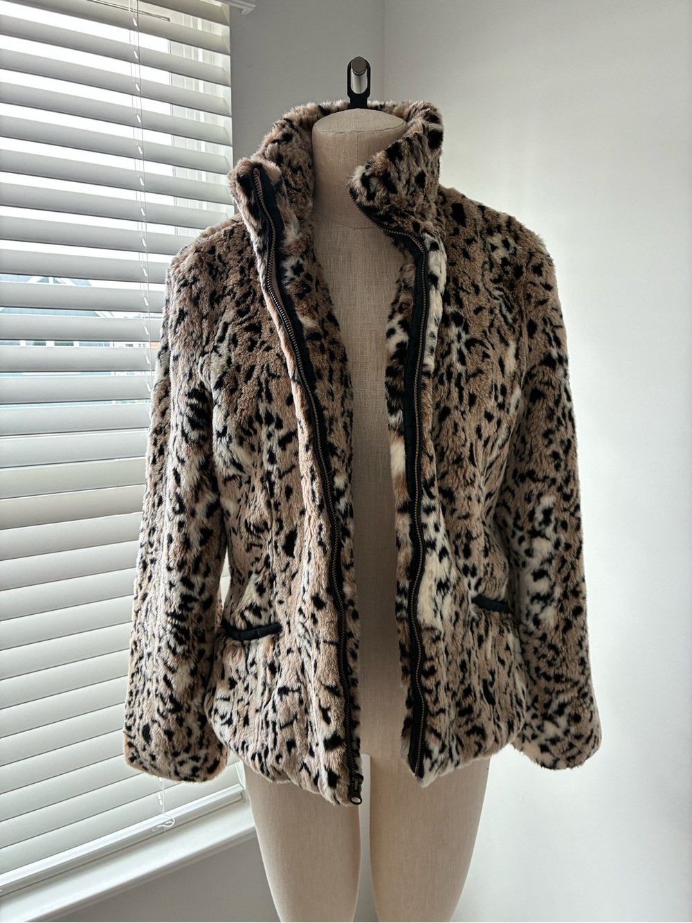 Platinum Women's 90s Leopard Faux Fur Zip Up Jacket
